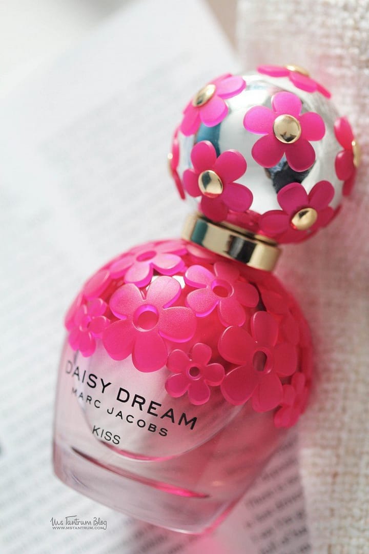 Marc Jacobs Daisy Dreams Kiss Fragrance Review on Ms Tantrum Blog 